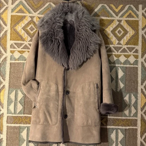 Taupe and gray reversible shearling coat by HISO.